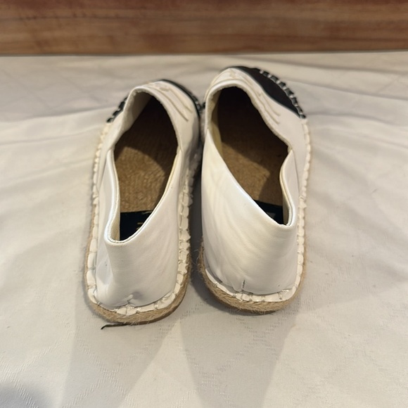 Chic Two-Tone Espadrille Flats - Picture 3 of 7